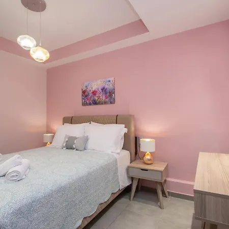 Hypatia Apartment *